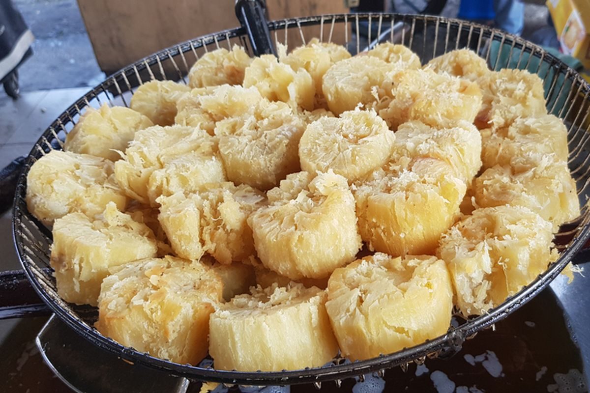 Foto asli singkong goreng mekar dari lapak Mekar UMHA Surantaka